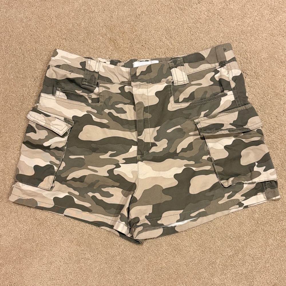 Refuge Camo Camouflage Cargo Shorty Shorts Size Large Taupe Sand Cotton Stretch
